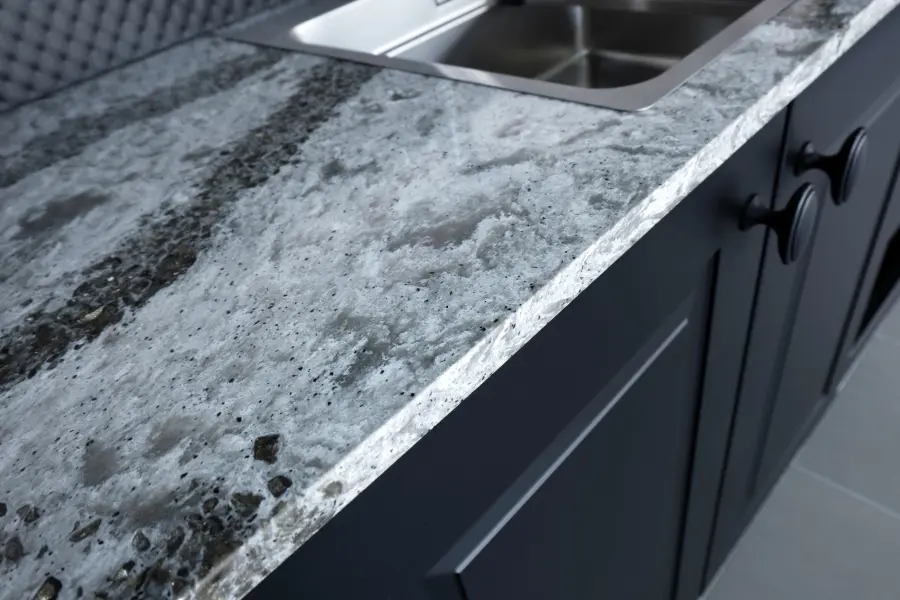 Porcelain vs Quartz Countertops: Which is the Best Choice for Ontario Kitchens?