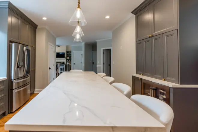 Laminate vs Quartz Countertops: Best Choice for Ontario Homes on a Budget