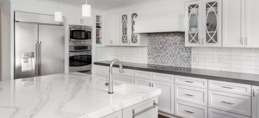 Laminate vs Quartz Countertops: Best Choice for Ontario Homes on a Budget
