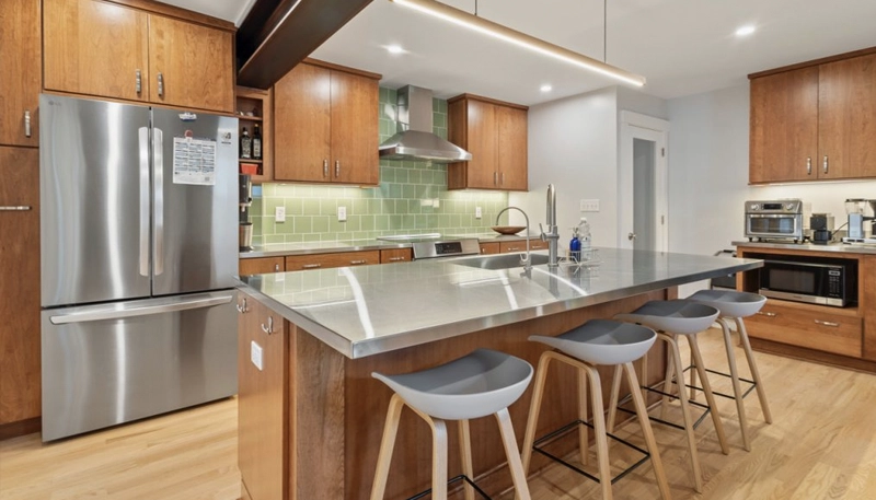 Stainless Steel Countertops – Best for Industrial & Modern Kitchens