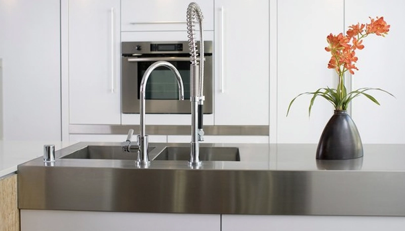 Stainless Steel Countertops – Best for Industrial & Modern Kitchens