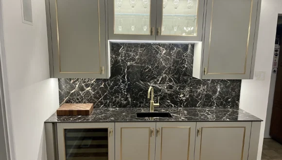 Full-Height Stone Backsplashes – Pros & Design Tips