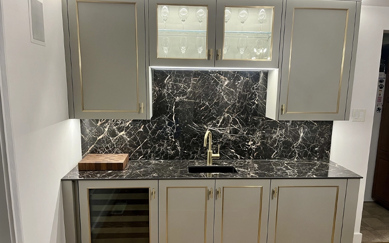 Full-Height Stone Backsplashes – Pros & Design Tips