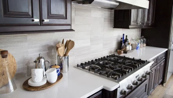Kitchen Stone Backsplash in Toronto – Full-Height Slab & Custom Designs