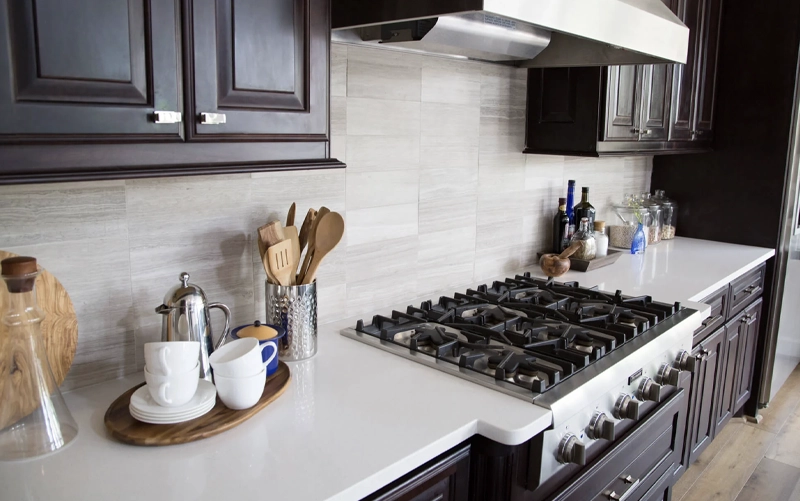 Kitchen Stone Backsplash in Toronto – Full-Height Slab & Custom Designs 2 Kitchen Stone Backsplash in Toronto – Full-Height Slab & Custom Designs